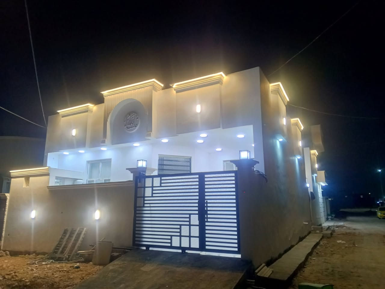 بيت البيع خمسه كيلوو نزلت الشراع خلف سعد البيلاوي شارع 15 قريب من الشارع العام 50  متر بناء طابوك ركن شارع 15 فول مواصفات بسمي هاتف *********** السعر خاص
