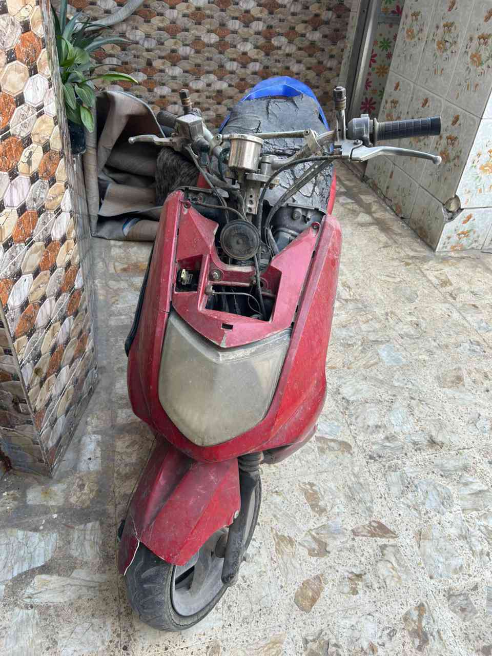 السلام عليكم   عندي ذني الدراجتين ابيع هل موجود  رايدهن ب٣٥٠  *********** مكاني الشعب
