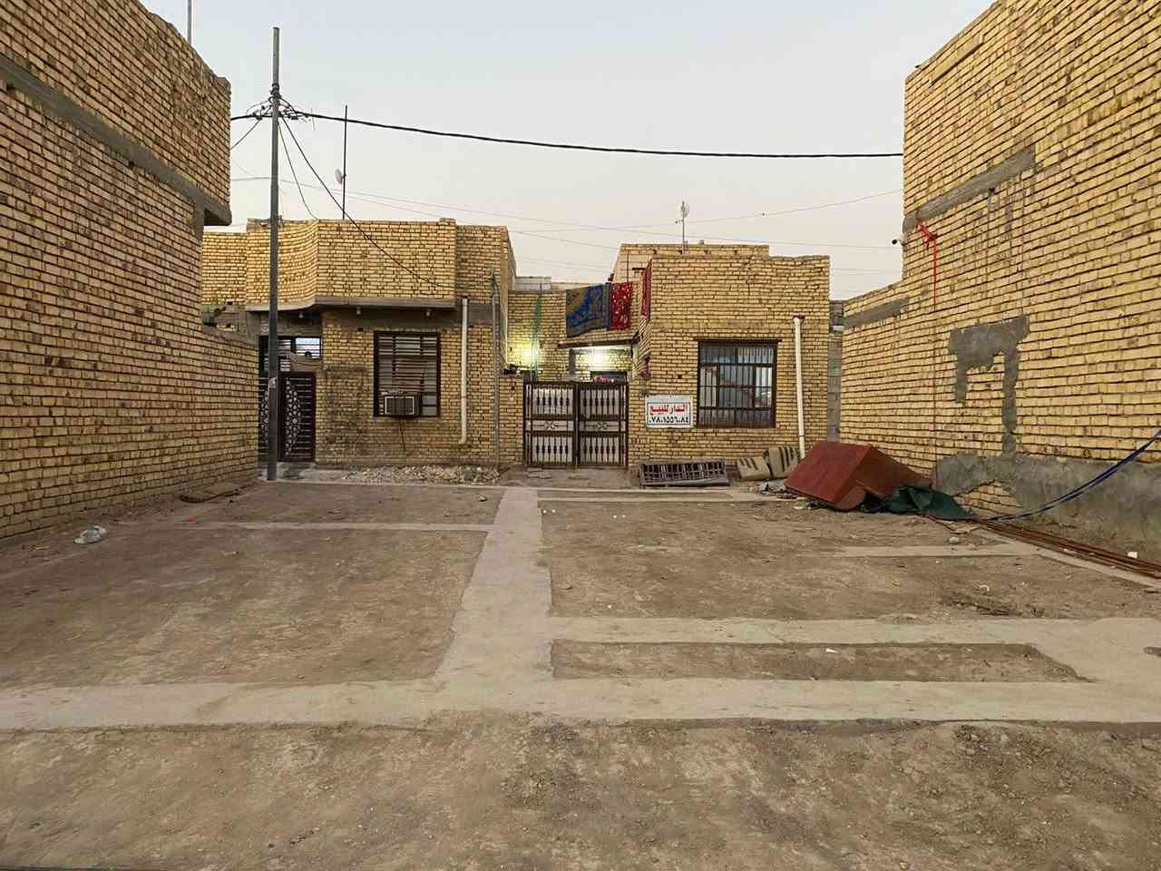 قطعه زراعي المساحه ٩٥ بيه وصل 
بتلو شريطي كامل مع تأسيس المجاري 
المكان شارع مزرعه أبو هبه قرب مضيف الساده 
داخل الفرع مساعه شارعه الامامي ٦ متر مع مجاري رئيسيه كامله للمعلومه عشر دقائق مشي الى الحبوبي وطريق ياحسين والمستشفى تركي مكان متوسط ع كل المذكورات سعر ٦٠ للاتصال ‏‪***********‬‏
