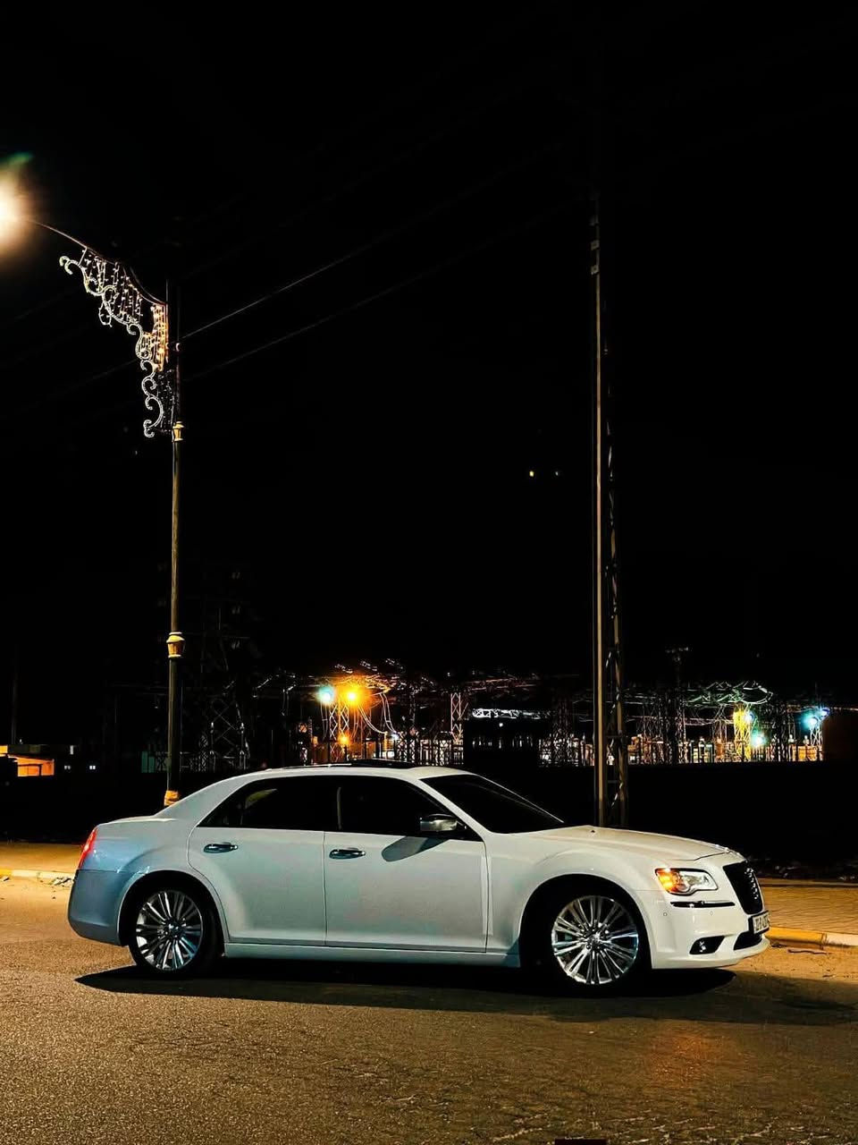 أوباما 300c core 2012 Platinum 
كرايسلر 300c 2012
(فئة كور محرك3600 مواصفات srt)
 لون مميز لؤلؤي
رقم أربيل باسمي شرط التحويل..
..........................................
مواصفات السياره..
نضام سبورت srt
محرك 3600 
نضام دفع خلفي 2 ويل
كير طياره 8 نمر s نضام سبورت
رادار امامي
شفتات ستيرن
داخل عسلي لونين
قماره بانوراما
مرأة وسطيه تعتيم
شاشه كبير srt خرائط GPS 
ستيرن كهربائي 
كشنات كهرباء تدفئه تبريد
كشنات خلفيه تدفئه
خزن ميموري وضعيتين 
اكواب حار بارد
برده خلفيه
كامره خلفيه
ارضيات عسلي اصليه علامه 300
نضام صوت الباين
اميليفاير 552 واط
صوت محيطي دمام داخلي وخلفي بيست
يعني صوت قوي ونقي ودبه انفجار
..............................................
دعاميه srt نيكل
لايت عدسه زنون فول اناره
زراك لايت شغال
حساسات اماميه وخلفيه
مرأة جانبيه المنيوم لون فضي
وشفط وأشاره وتعتيم وهيتر وقلاب
وإشارة ترحيب ونقطه عمياء
يدات أبواب كذالك المنيوم فضي دخول ذكي
ويل حجم 20 امريكي اصلي شرط زلغ مابي.
..............................................
..............................................
سياره جديده جدآ مكفوله من ضربه وصبغ حتى الدعاميات شرط كشر مرايه عليها عنايه خارجيه.
..............................................
سيارة كير محرك اگسل حداديه تخم تاير كله شرط..
2ويل..
منظومة تبريد بالكارتون من كمبريسر وراديترات راديتر 3 سروات دبل مروحه..
منظومة زنون اصلي عالي ناصي شرط فول الفول..
...............................
السياره ماشيه قليل..
...........................
ملاحظه..
السياره جديده ومواصفاته فول الفول ومتعوب عليها يعني سعرها غير يختلف ولا تقارنها بالموجودات وكلشي اكو بالسوك
والله يرزق للجميع .
................................................
السعر اتصل وتدلل..

هاتف 
***********
***********
واتساب موجود

مكان السماوة
