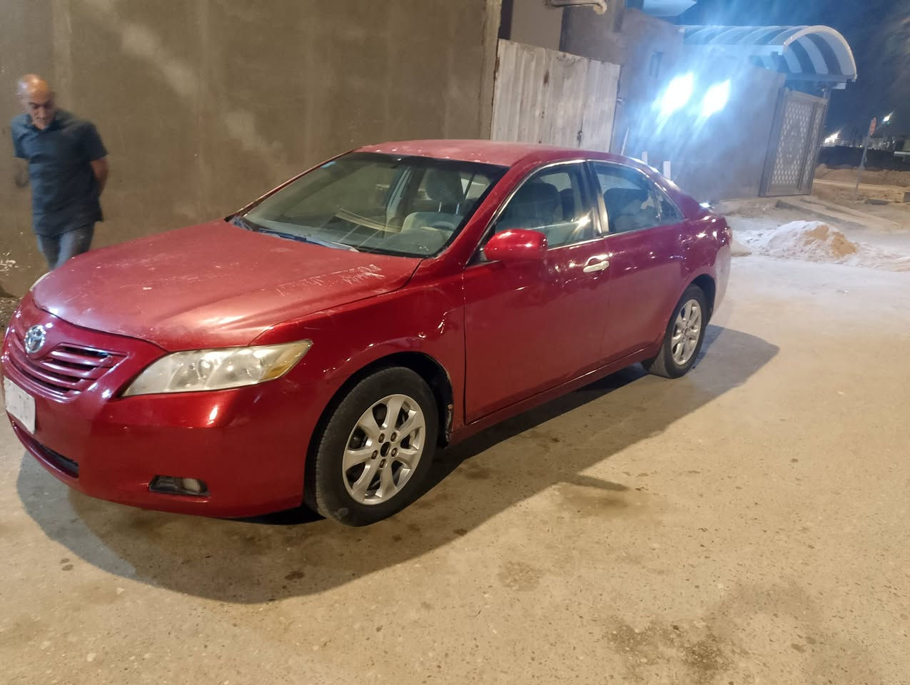 السلام عليكم كامري مديل 20007واردمريكي ماشي بلمعاملته هزه جديده راعيه موجودرقم بصره مراوس فقط ب اكسنت سياره بيه جرادبنيدوقماره مكان سياره بصره ***********
