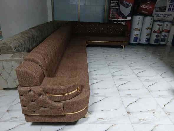 السلام عليكم 
ديوان باله جديد ١١ مقاعد حطاطه سعر ٣٠٠ مكان بعقوبه شارع تحرير بهرز مجاور قاعات بيانو مقابيل مستشفى الحياه استفسار *********** يوجد خدمه توصيل
