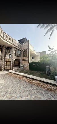 للبيع بلديات شارع كنيسه مساحه 240 السعر  700 07709406240