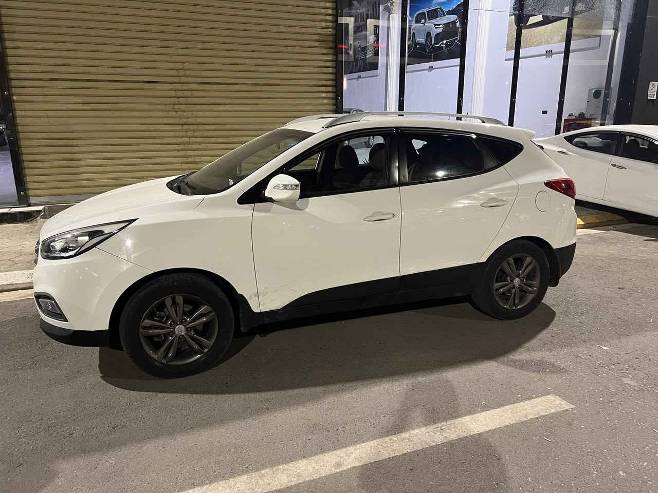 للبيع توسان 2014 مكفوله من الضرر والصبغ فقط شويه بارد بل دائر فول ماعده الفتحه كير ومكينه شرط 
السعر 160 وبيها مجال بسيط للشراي 
الرقم ***********
