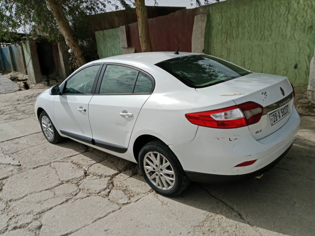 السلام عليكم رمضان كريم للبيع رينو فلورنس موديل 2016 سيارة جاهزه كير مكينة حداديه كله جاهزة مكفوله من الضربه والصبغ سنويه جديدة اوهزه جديده باسمي بصمه فول مواصفات السعر 62 مكانه حله الاتصال ***********
