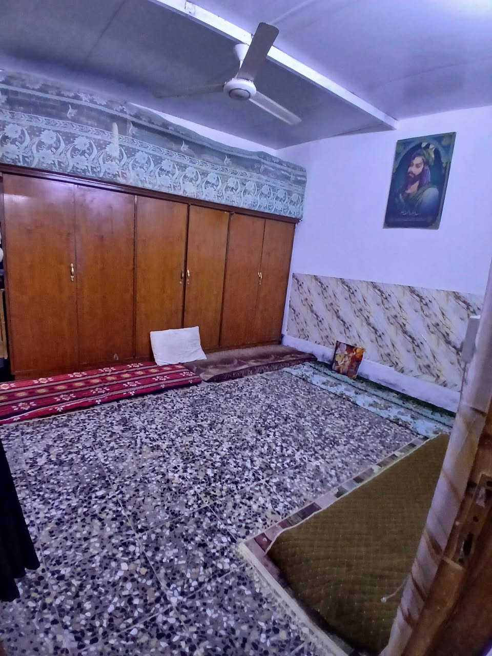 ألسلام عليكم بيت في حي التراث تجاوز للبيع متكون من 4غرف نوم 3محامات ومطبخ واستقبال وترك عدد 2 السعر خاص ***********
