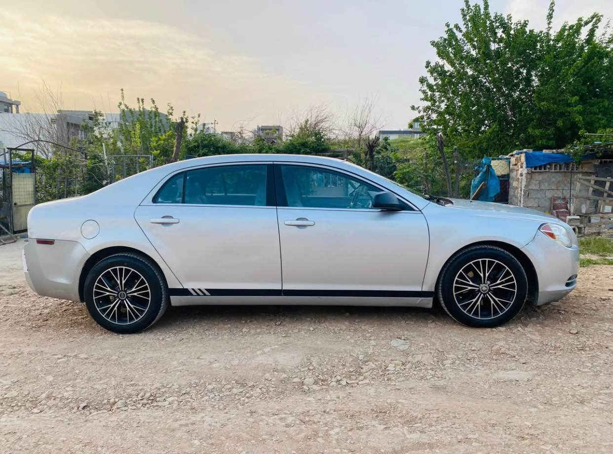 مالیبۆ ٢٠١٢  بێ بۆیاخ 
تەنها کەمێک ساردی هەیە 
سەنەوی و ژینگەی تا ٢٠٢٧ تازەیە 
گێڕ و مەکینە بەشەرت 
تەقەو رەقەی بەشەرت 
چوار تایەی تازەی لەژێرایە 
نرخ ٧٨ گەڵا و معامەلە 

0771 948 49 34
0770 148 8192 السليمانية, العراق
