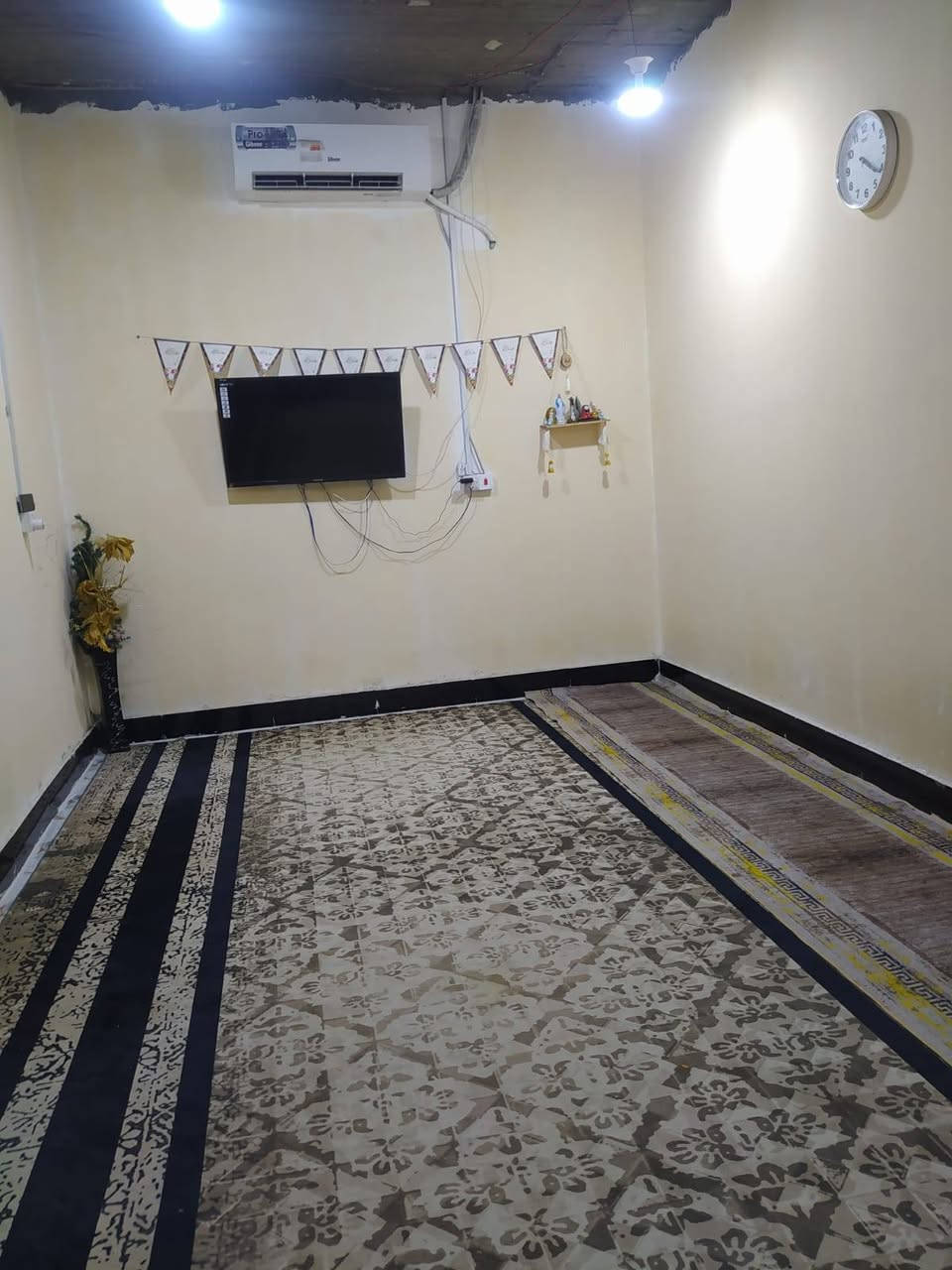 السلام عليكم وأسعد الله أوقاتكم 
☎️((***********))☎️

دار سكن للبيع 

#مساحه ::150متر

واجه 10 نزال 15

#جنس_العقار:: وقف سني مسجل 

#العنوان:: البهادري قريب على شارع صناعيه 

غرف نوم عدد 2
ديوانيه 
صاله 
مطبخ 
صحيات 

بناء بلوك 
شارع 9م 

جميع الخدمات متوفرة ماء كهرباء مدارس نت كلشي قريب على 

#السعر ((65 و بي مجال ))

هاتف ☎️***********☎️
