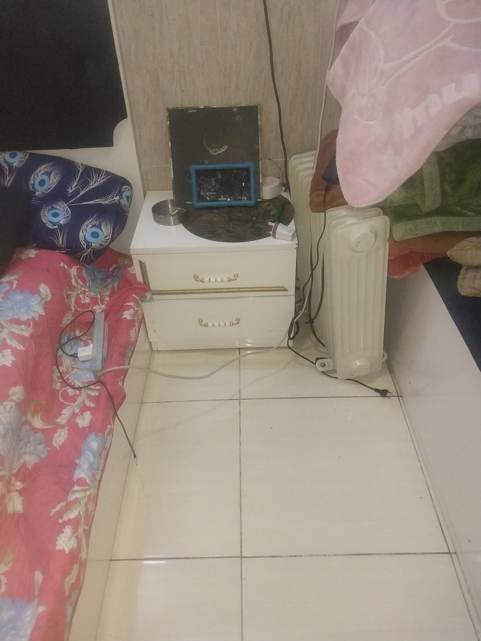 السلام وعليكم غرفه نوم وميز طعام للبيع ***********
