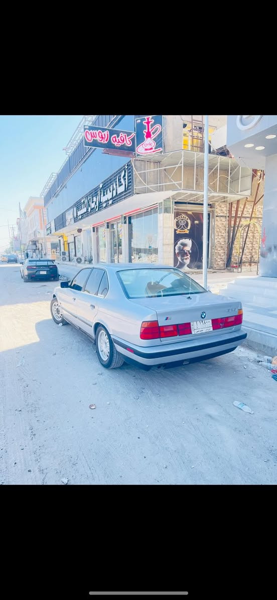 سلام عليكم بي ام دبليو 525 مفتوح كير عادي صبغ عام جمالية سيارة جاهزة تبريد شغال بدون ضرر رقم 
ذي قار بسمي تحويل مباشر مكاني ناصرية السعر 50 وبيه مجال ***********
