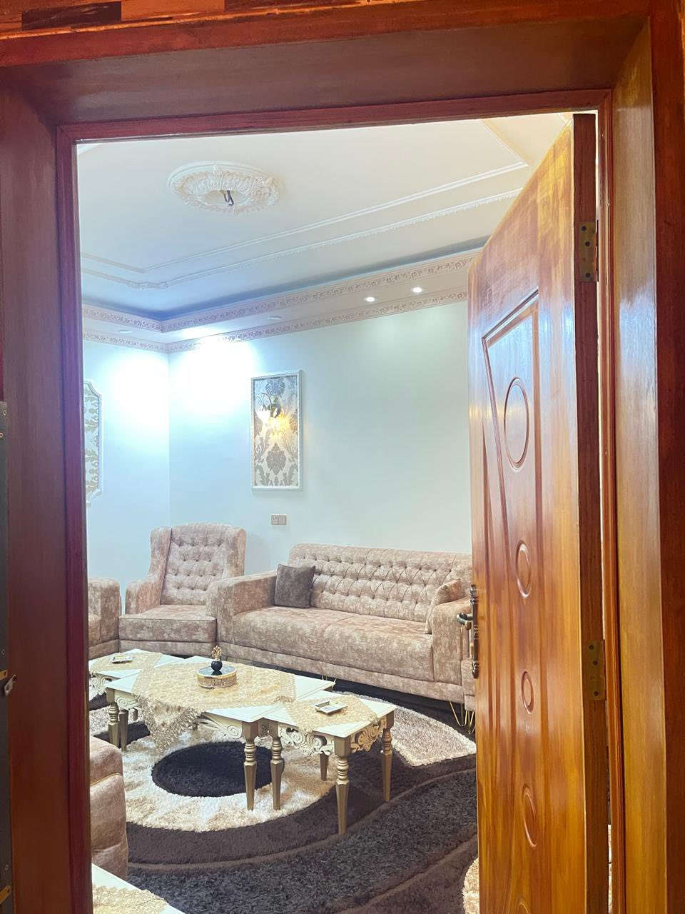 250 متر  درة سامره للبيع
اول بيت عن شارع الفلل
خمس غرف نوم 
خمس حمامات 
البيت اني مشتغله على أيدي 
السعر 140 بي مجال 
ملاحظة البيت مسحوب عليه قرض والكفيل نسيبي ومستمر بالتسديد عن طريق ماستر الرافدين يعني مضمون ‎%‎100
علماً اني دافع المبلغ للكفيل يعني يعتبر حر
***********
