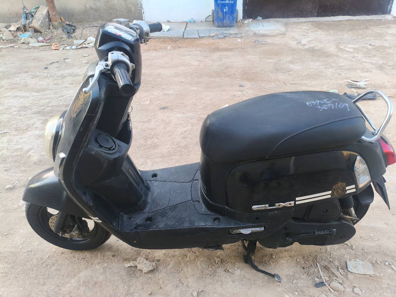 دراجه ماكس بوليس دراجه مكفوله كفاله عامه صار هالاسبوع نازله من الحاويه سعر 950 و بياه مجال المو شرائي لا يتعبني رقم*********** اتصال او واتساب مكان ديوانيه مركز