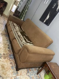 تخم تركي 8 مقاعد اصلي للبيع يحتاجله دوشمه فقط لان قماشه تعبان كعدته كل...