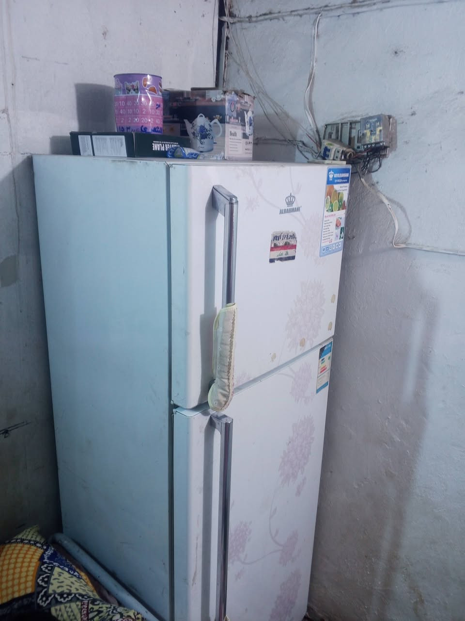 ثلاجة للبيع 

سعر 325 وبيها مجال قليل

لتواصل ***********
