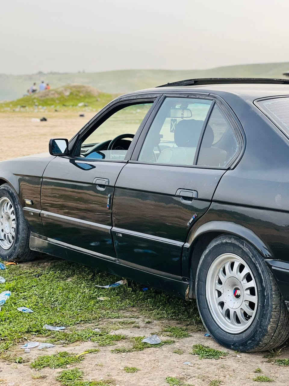 بي ام 525
موديل 92 محدث 95
فول أوتو 
لا صرف ولا نفخ شرط
(فقط بيهه وره الاسلايت معجون شبر دائره)
قرفه جديده لون أبيض 
وياله صقر 
(السياره عارضهه بل قسط حسب الاتفاق)
صاحبهه الشرعي موجود 

الاتصال 
***********
