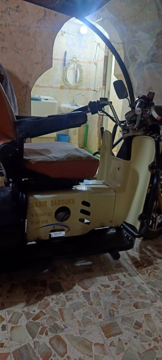 من رخصة المدير المحترم دراجه معوقين اوتوماتيك بانزين مستخدمه نظيفه محرك بالكارتون  كهربائيات كل فول نجف كوفه سعره مليون 400بيه مجال قليل للشراي ***********
