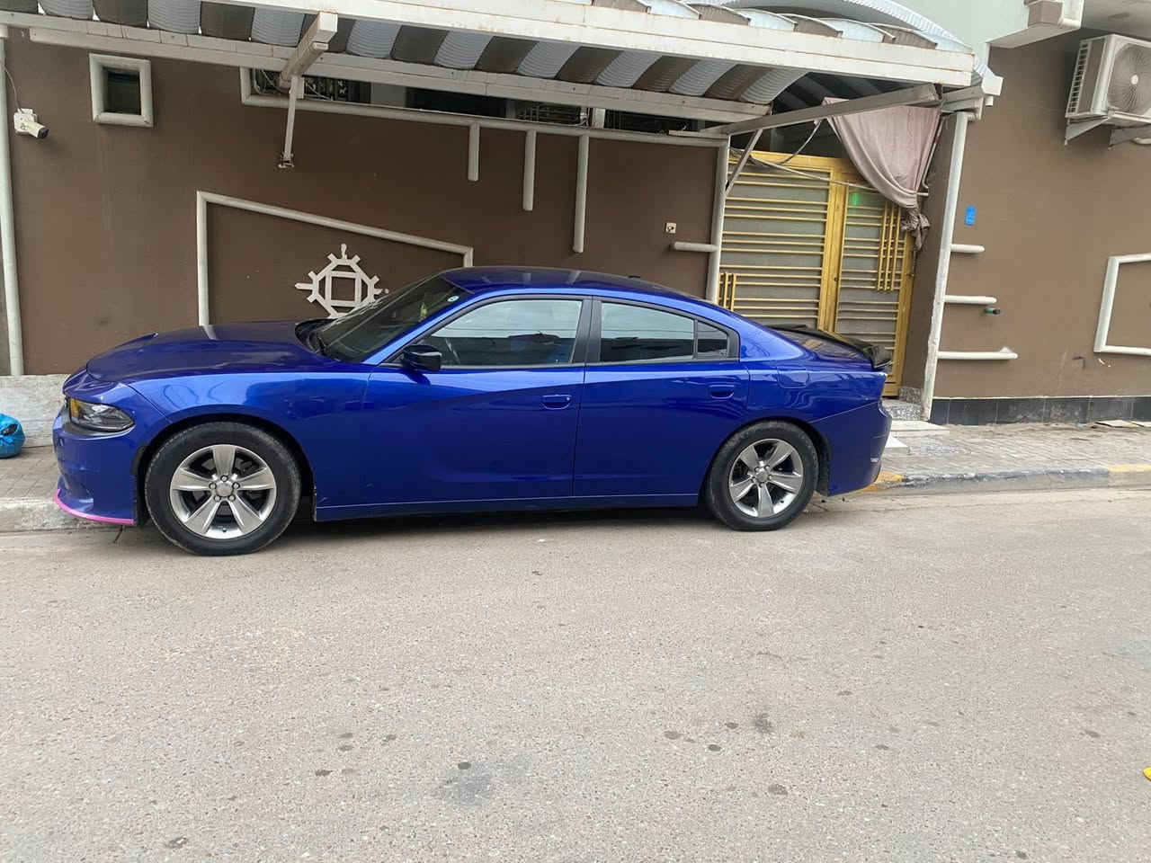 السلام عليكم احبتي  الكرام جارجر 2020 اصل رقم شمالي داخله سرقة جاملغ فقط. وكلير بالقمارة. بنيد محدث. السيارة كير محرك تخم تاير حداديه. دواخل كله جديد. استخدم شخصي بسم موظف بنفط شرط التحويل اذا ماتحول مابيع والسعر جدا مناسب. السعر 182$. مكان السيارة. بصرة قبله.   اتصل واني. خادم ***********
