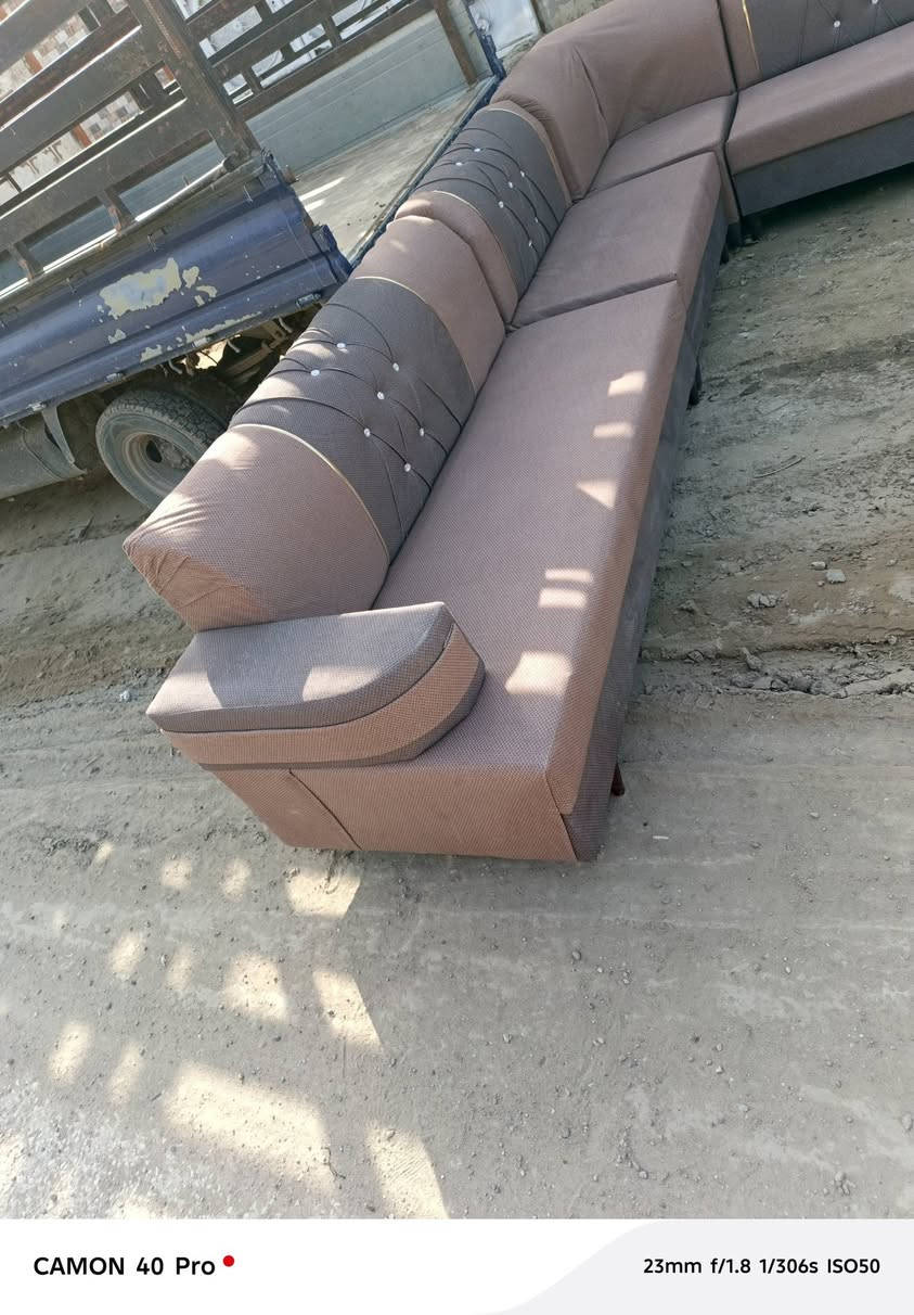 ديوان ٢٢ نفر دواوين اثنين شخط مابيه محد كاعد عليه الاسفنج ضغط وخشب قوي وخالي من اي ضرار  ويوجد لدينا خدمه توصيل الي باب بيتك ***********
