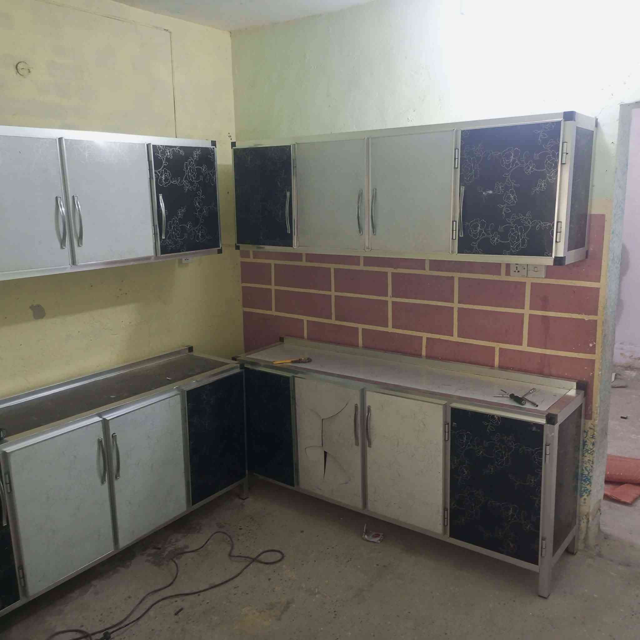 السلام عليكم كاونتر المنيوم جديد 6قطع 
ب450مع النقل والشد


**إذا كنت صاحب هذا الإعلان وتريد حذفه لأي سبب، رجاءا أرسل رسالة إلى الدعم الفني**