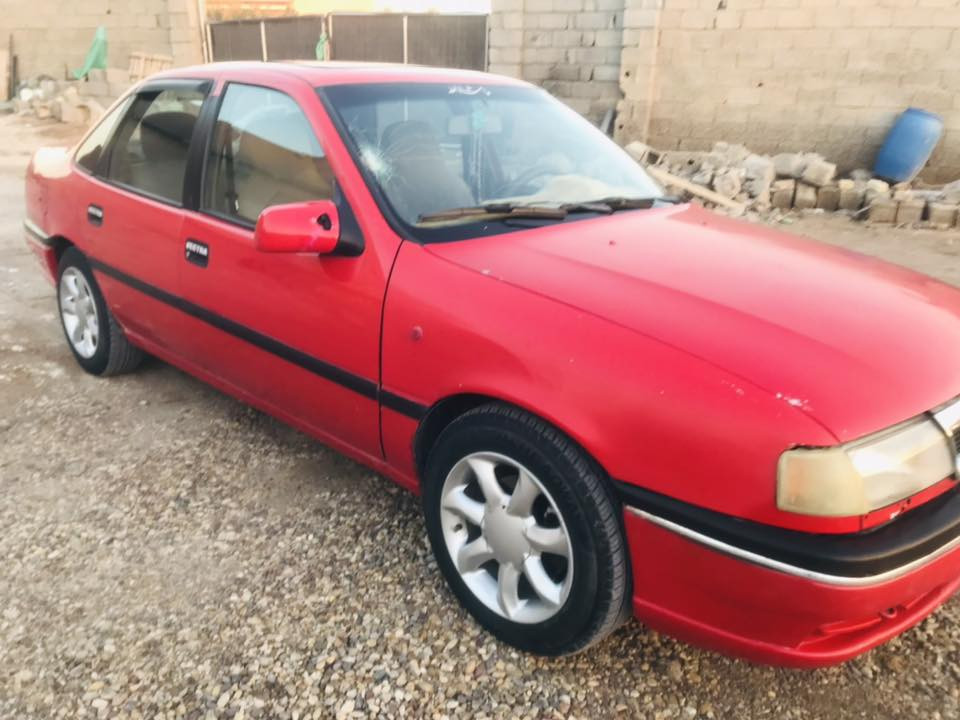 السلام عليكم ، اوبل فكترا ٩٣ محرك ٢٠٠٠ كير عادي ،راعيها موجود بالزبيدية ، صبغ بلاد ما عدا البنيد و الهلالات معمره ، محرك و گير كفالة ، كهربائيات كلها شغاله ، منضومة تبريد كامله بس عوزة غاز ، صدر امامي و خلفي جديد ، سياره جاهزة و على ايدي تراي وين ما يعجبك 
للاستفسار ***********
