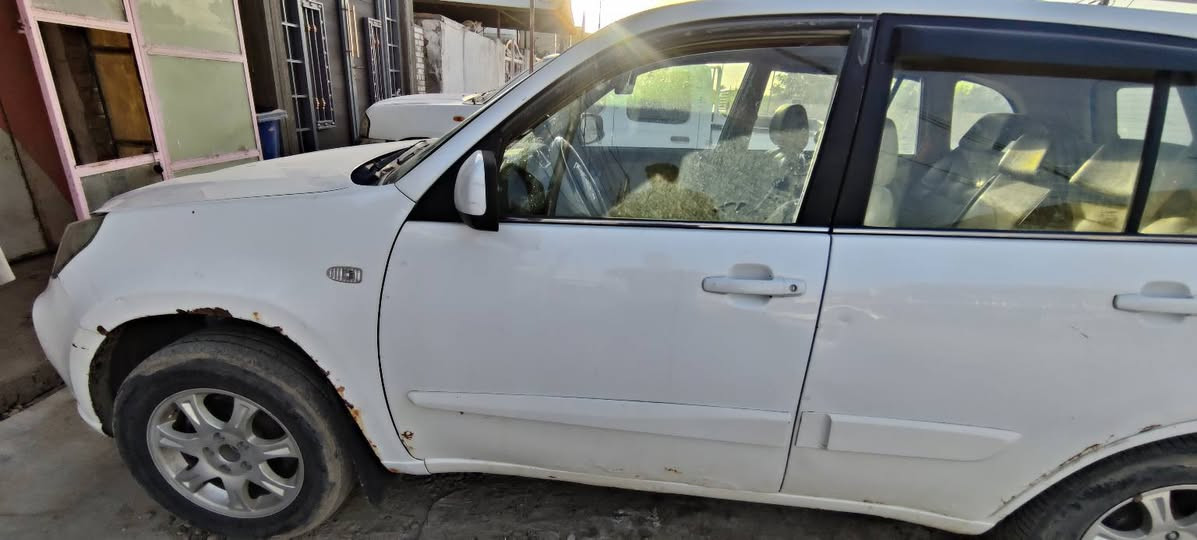 السلام عليكم
تيكو موديل 15 حره  باسمي سنويه  لل27

السياره مكينته  2000  كير ميكانيكي AT 

السياره  مابيه اي ضربه ولا تبديل بس السياره  بيه  خياس  بالبدي  مبين  بالصور وبعد اماكن  ثانيه  يعني بيه  خياسات 

التبريد شغال  فووول  
الكير  سليم مابي اي شي بس اعتقد يراد تبديل  دجه  مال كير لان  مرات  تصير عندي عته  بالتنمير بس اغلب الوقت السياره  تنميرته ناعمه 

المكينه  بيه تنقيص دهن  الله شاهد  ماعرف  شنو سببه لان  ماوديته  ولا فحصته  بس بيه تنقيص دهن  بس المكينه مابيه  ذرة تبخير  ولا شويه 💢

كهربائيات  شغالات كله 
 فتحه  سكف
 تحكمات ستيرن 
 مثبت سرعه 
  تقفيل ذاتي
السياره  باسمي رقمه  بابل  مداور  ثاني يوم  
سعره  55 ورقه وبيه  مجال  بسيط  كلششش 
للتواصل على الخاص 
او على الرقم  ***********
