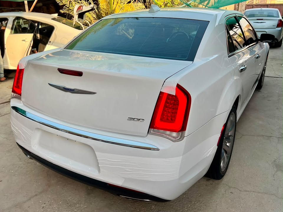 السلام عليكم 
2019 Chrysler 300, Limited
مواصفات لمتد معروفه
دخول جديد كتاب ضباط انبار 
ماشيه ٧٠ الف 
صور الحادث و كتاب الفحص مرفقه بالمنشور 
بارد في قبق الصندوق 
و بيها جاملغ امامي رش تجميل من امريكا بدون فتح
السعر:265 بيها مجال 
للاستفسار :***********
عنوان :ذي قار _ سوق الشيوخ

