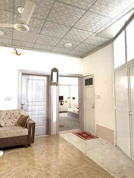 #اعلان
دار للبيع مساحة 200متر 

#مواصفات غرف نوم عدد2 هول كبير استقبال مطبخ صحيات بيتونه كراج حديقه سيراميك سقف ثانوي 

#خدمات كامل مجاري رصيف 3امتار شارع 30متر مقابيل مدارس ابتدائيه متوسطه بنات والبنين يصلح كلشي شارع تجاري محلات يتاجر منظمه مقرات صف داره هجره ومهجرين 

#الجنس العقار طابو صرف تحويل ثاني يوم 

#العنوان ديالى خانقين خلف ملعب 

#اتصال ***********  مكتب علي الوندي للعقارات ومقاولات
