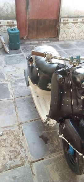 السلام عليكم مصريه 150 وبيها مجال
 عوزها لايت وشاير والصلانصه بيها زرف زغير 
مكينه تخبل شلعه ومشي شرط 60 
للبيع ناصريه مركز بالاسكان 
***********
