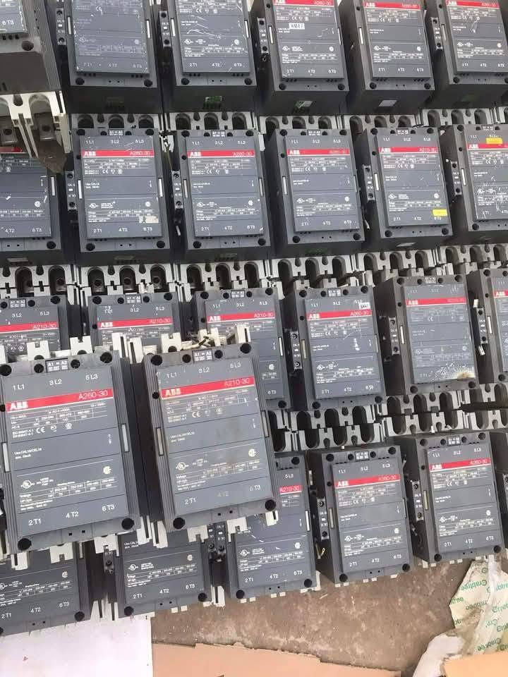 يوجد لدينا قواطع و كونكترات ثلاثي 
اصلي باله ABB
العنوان بغداد عكد النصارى 
يوجد خدمه توصيل 
***********
