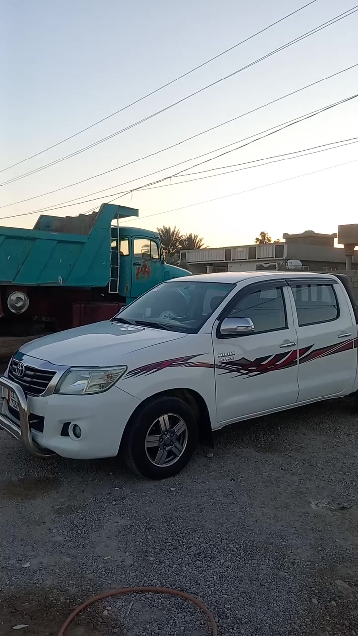 سلام عليكم هايلوكس موديل ١٤رقم بغداد انكليزي شاصي ١٢ اوتوماتيك مكفوله من الصبغ بيها بارد فقط المكان بغداد ابو غريب ***********/***********السعر ٢١٠وبيها مجال
