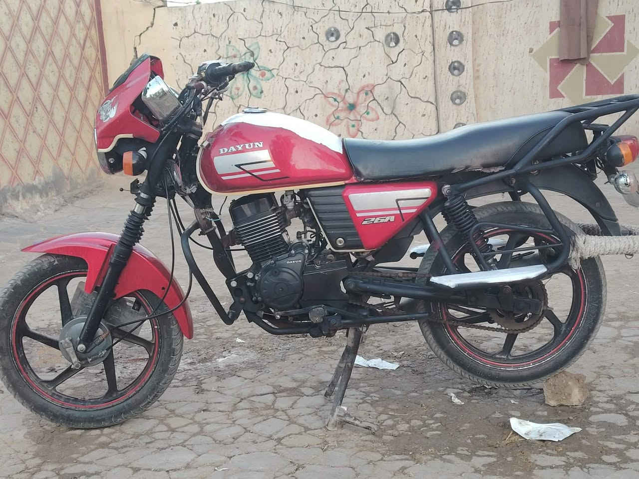 السلام عليكم للبيع دايون موديل 22 مكفوله كفاله عامه محرك 200 دراجه نضيفه  السعر مليون وبيها مجال للشراي ماتشتري لاتعبني مكان الحمزه الغربي قرب معمل السكر للستفسار ***********
