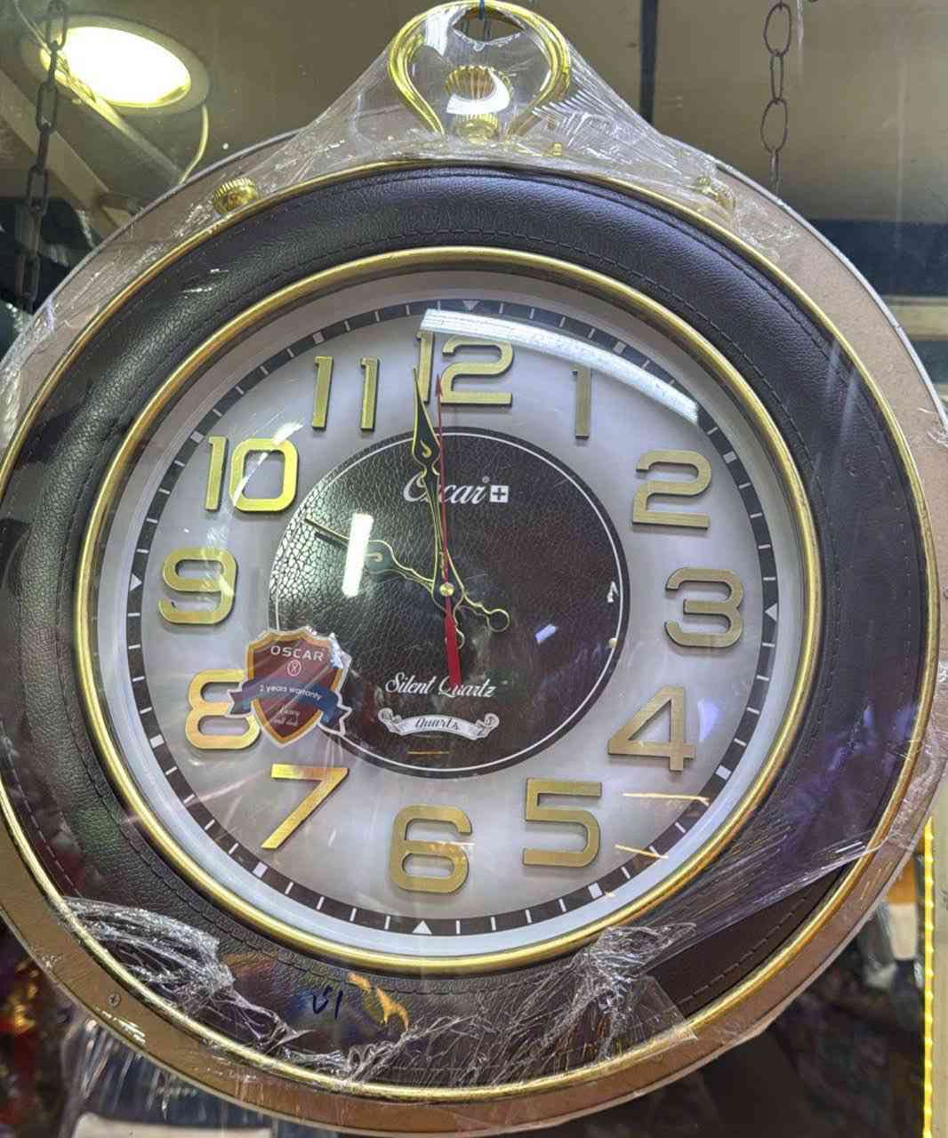 عندي هاي الساعات حجم 60 سم جدد بل باكيت تقريبا عندي 18 قطعه سعر القطعه 13 الف جاي تنباع  ب30 وب25 الف وهذا سعر جوه سعر الجمله 
وعندي ساعه على شكل لووحه تقريبا 12 قطعه جديد لوك سعر القطعه ب 7 الف 
للاستفسار *********** مكاني بغداد الطالبيه
