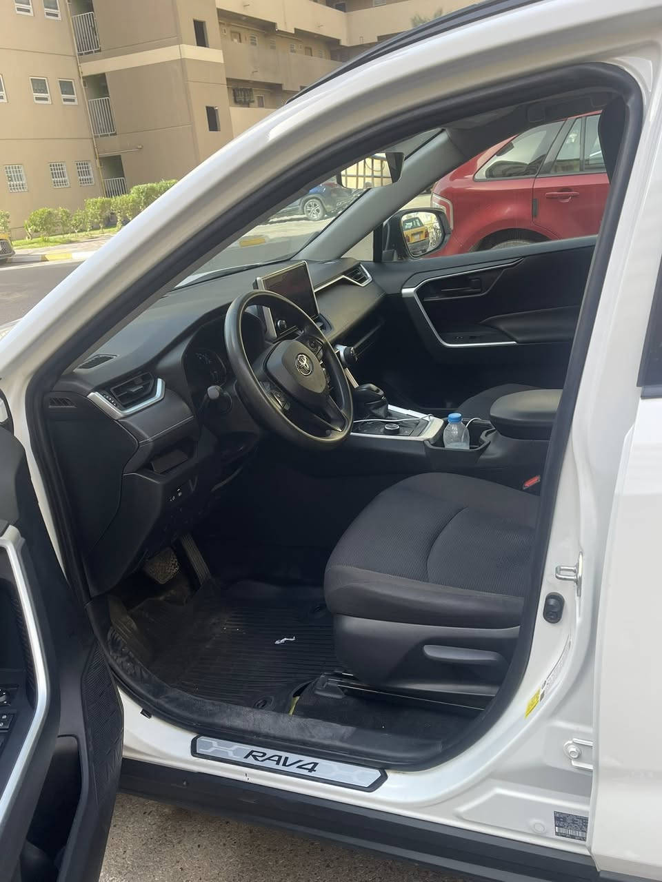 السلام عليكم راف فور 2024 وارد امريكي شاصي موضح بالصورة للاستفسار اتصال ***********
