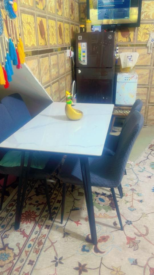 ميز طعام للبيع كولش جديد استعمال قليل السعر ب 250 ماخذته اني ب 400 المكان مدينه الصدر ‭0773 035 7101‬
