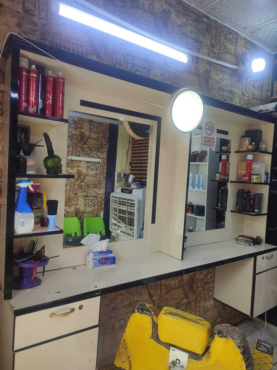 السلام  عليكم موجود ميز مال حلاقة للبيع المكان كوت زويريجات ***********
