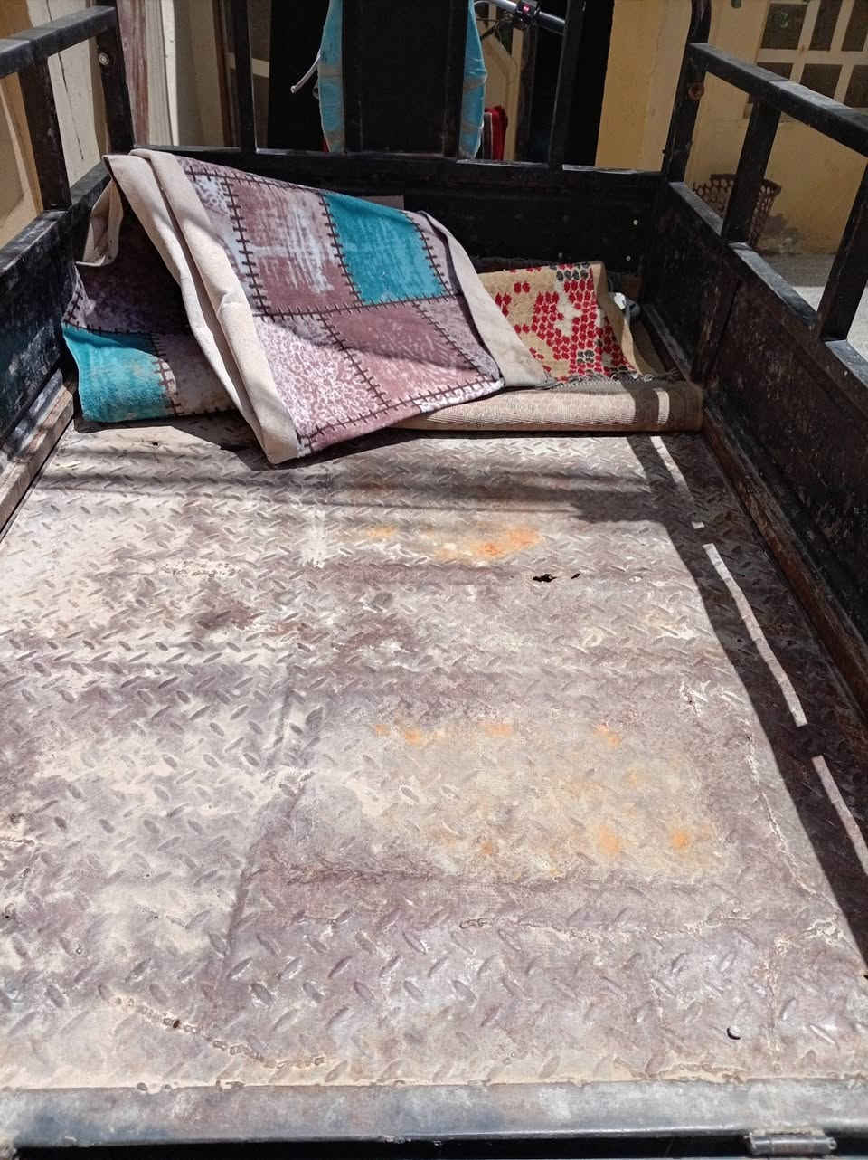 بيع مستعجل ستوتة للبيع موديل ١٦ الشاصي العريض أبو البليتةاكسن جمرة مكينة نضيفة وكيلها الجنابي حولي شارع 30خلف الملعب للتواصل *********** السعر مليون و١٥٠ وبيها مجال قليل
