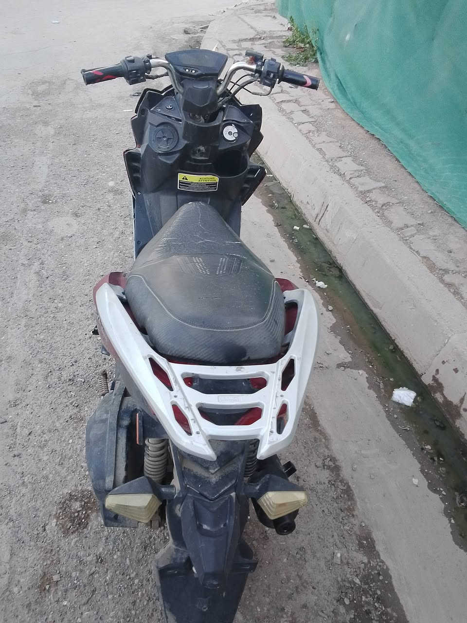 دراجه يامها حجم 13 يوبن للبيع بس ناقص ويل الخلفي نظيف مال البيت الاتصال على هاي الرقم ***********سعره 250 الف مع مجال
