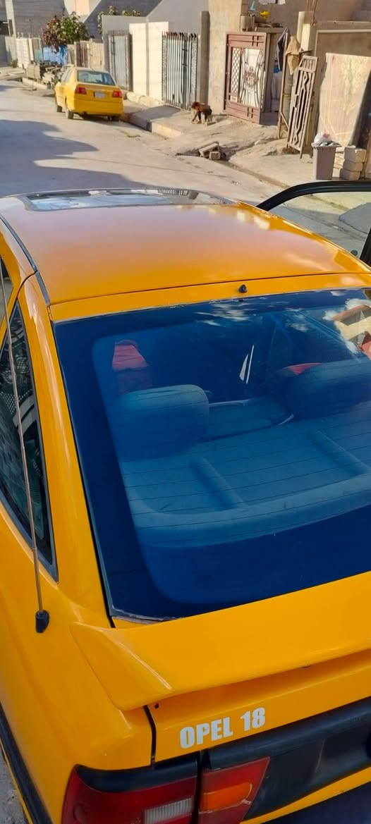 سلام عليكم اوبل فكتره موديل94 دفتر بانزين  محرك 18صبغ جديد  شرط الوكاله او تحويل رقم كركوك اليف السعر 35 هذا رقمي ***********
