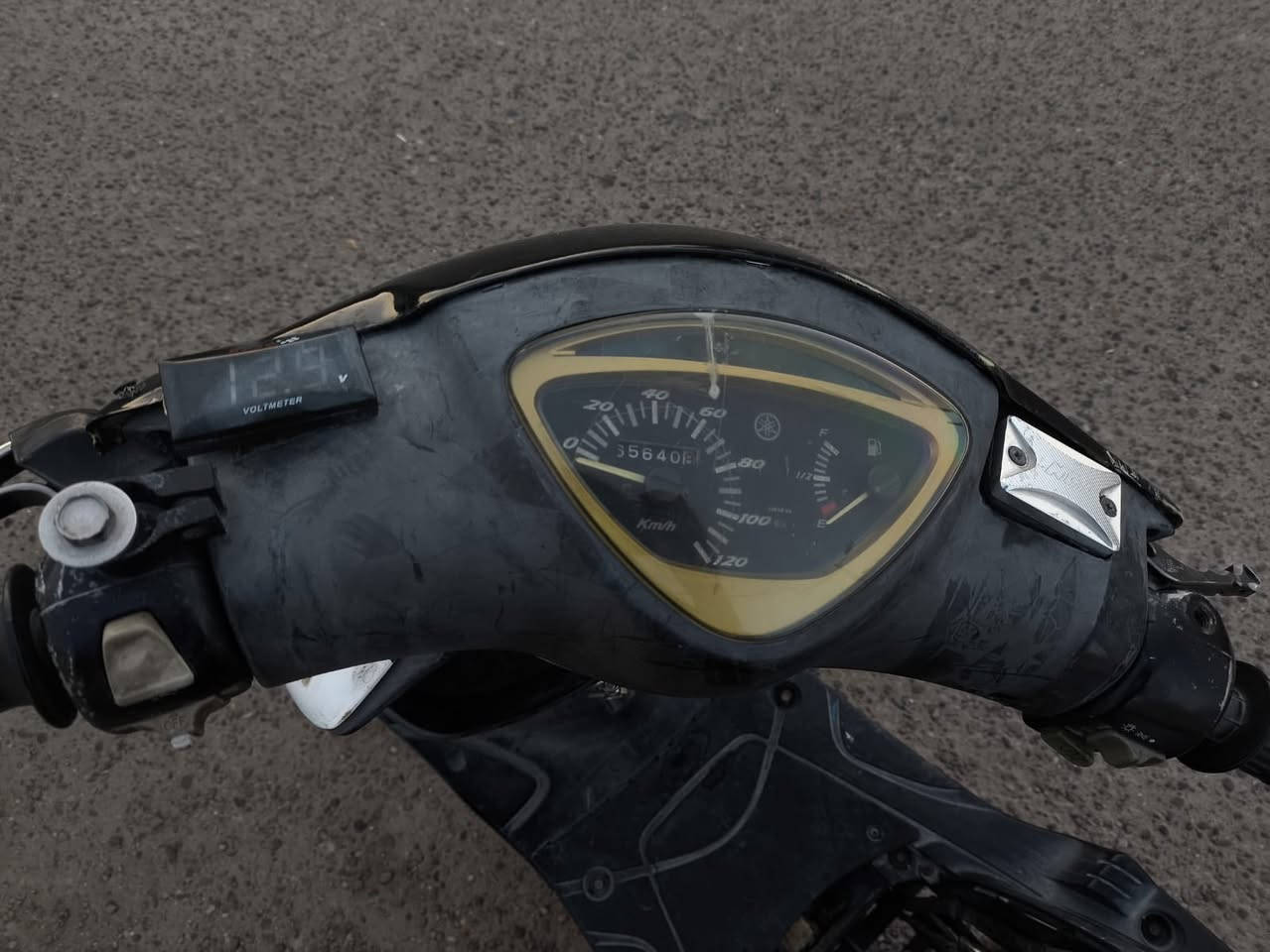 السلام عليكم
للبيع ماكس عدلة 
دراجه رمبة نضيفه كلش 
كفاله مكينه وكهربائيات وكلشي 
شرط بلادي 
الدراجه ماشي بمعاملتها بقرار 48 ومكملت بقت على دفع رسوم ومصار عندي مجال اكملها كل اوراقها اصوليه وباسمي 
دراجه بيها تزويد كله اصلي 
صدر rpm ازرك 
ملاقط nsy زرك 
يدات بريك RGS 
قبق عنبار nsy 
قارئ فولتية koso 
مازده عدسه زنون وسكن اصفر 
قباقة كور شفاف جام اصليات اجن بيها 
هاوزن خلفي ستيل اصلي 
صالنصه fm 
فراك بريك nsy ذهبي 
قاعدة رقم ستيل اصلية 
الدراجه مصروف عليها ومتعوب عليها 
ومناقصها شي 
فقط الصدر الامامي يرادله تجفيت بي طسه خفيف 
الدراجه كامله ونكره سلف 
وجايبلها مجموعه كامله بس مشادهن لان ما عدي مجال 
وياله مشيفه 
صينيه اماميه rpm بنفسجيه 
وفج دبل بستم اصلي 
وتطواله ستيل nsy 
بس تشدهن 
الدراجه بيع فقط 
مكاني بغداد بلديات 
رايدها 
رقمي ***********
