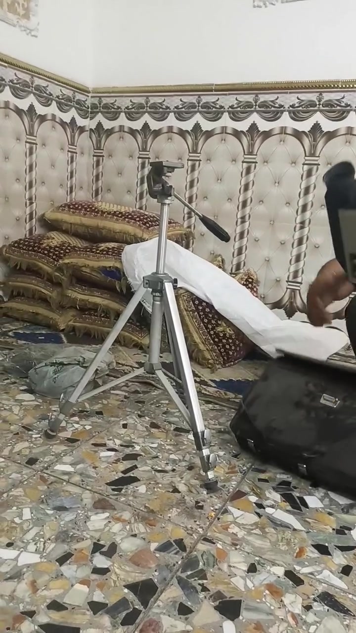 كامرات انتيكه  للبيع بسعر مناسب
مع كامل ملحقاتها 

هاتف ***********

