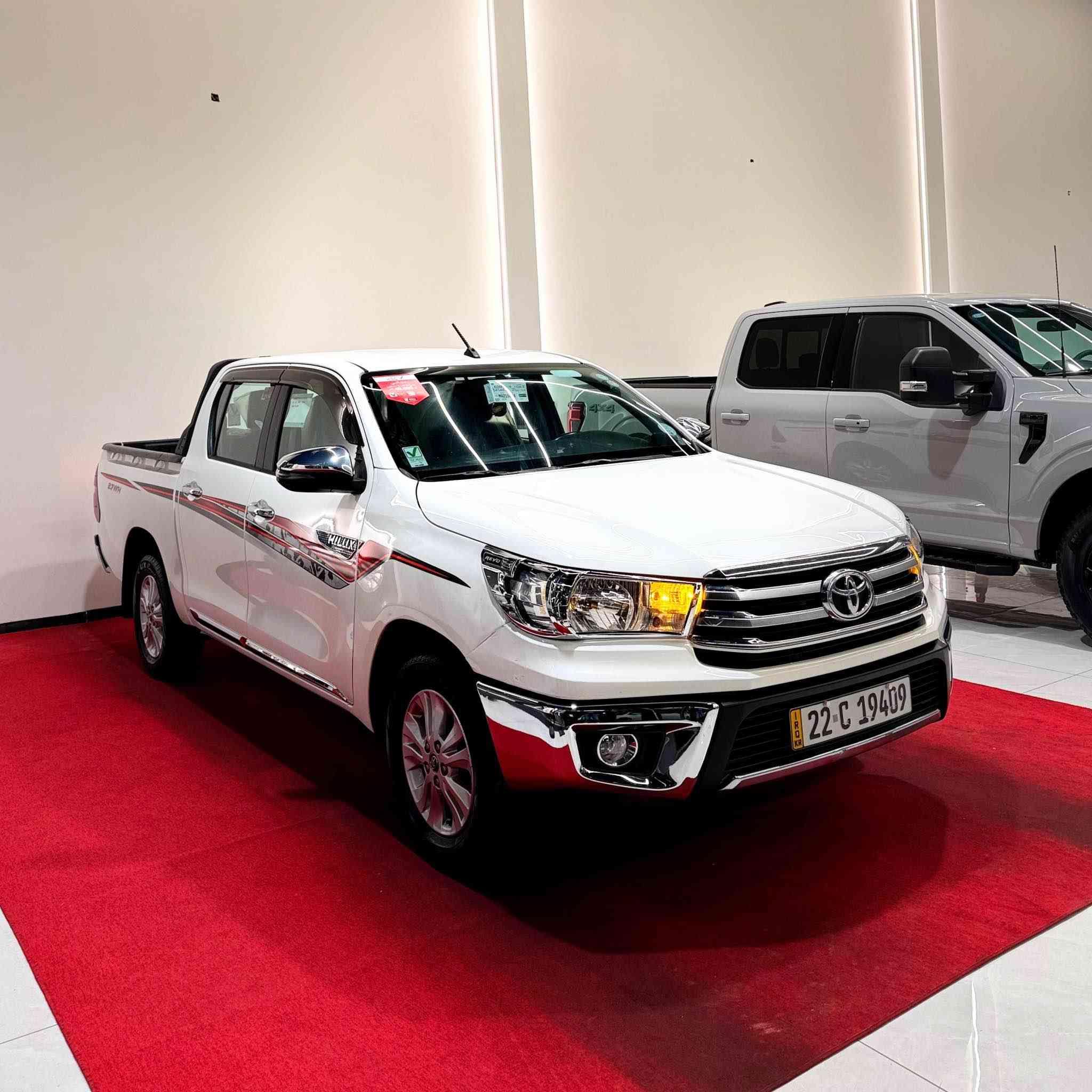 🛎 🔱السلام عليكم 🔱🛎
للبيع سيارة تويوتا هايلوكس
TOYOTA HILUX 
وكالة شركة ساز (تويوتا عراق)
موديل 2019
كير اوتوماتيك 
ماشي 315000 كيلو متر
ويل كب بيلادي
حساسات خلفي
شاشة كبيرة بيلادي
كاميرا خلفي
داخل احمر
داخل صاج 
مودات قيادة
مانع انزلاق
كشنات تبريد
جامة خلفي سلايد
مطريات بيلادي
سيارة مكفول كفالة كلشي بشرط بدون ضرر و بدون صبغ كير و محرك و كهربائي كلة بشرط
سيارة رقم اربيل و تحويل ثاني يوم و سنوية ماصاقتة
سعرها 23500$
مكان اربيل معرض تانك موتورز
***********
*********** أربيل, العراق

