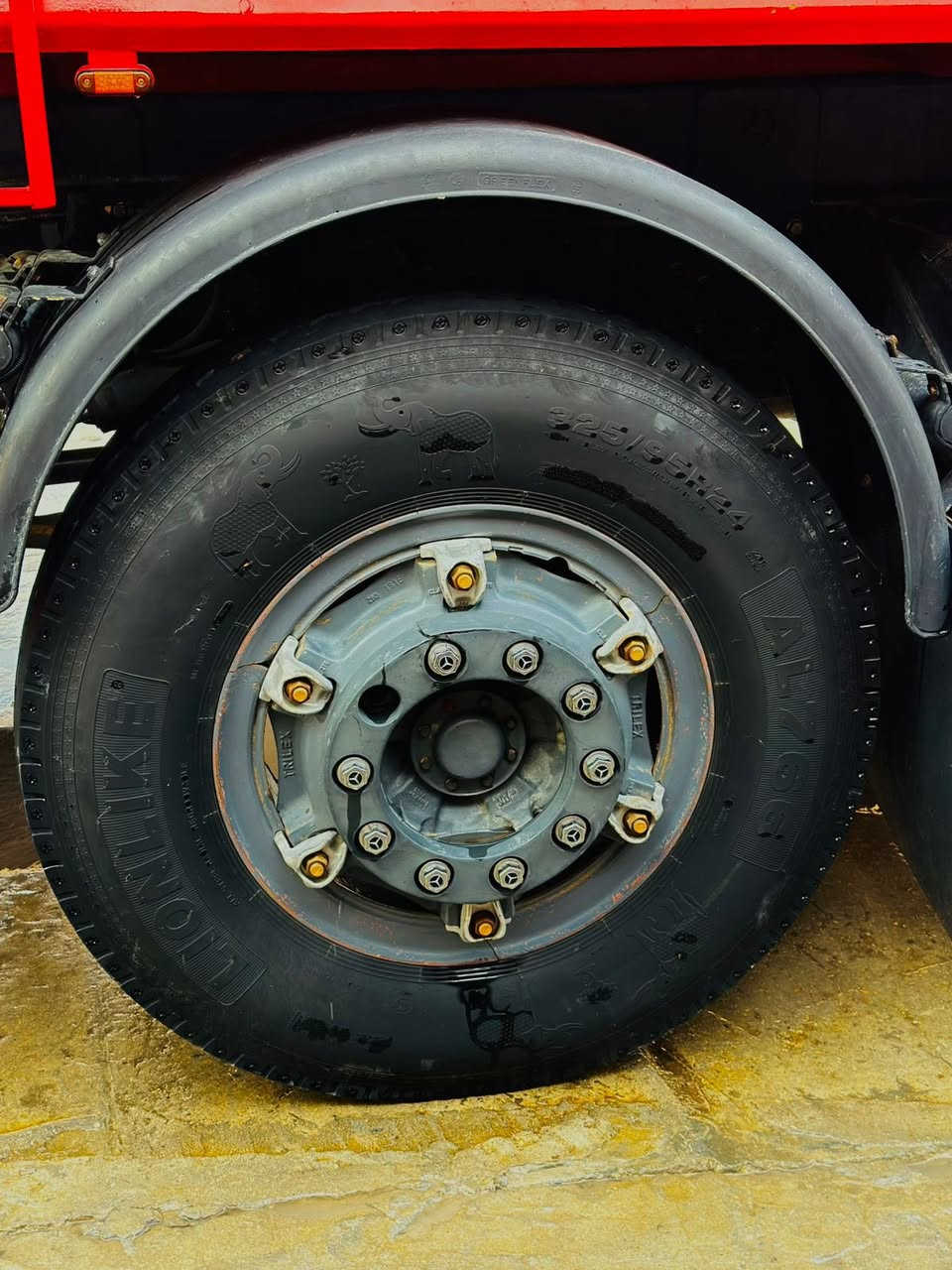 تايرات هنه وويالتهن وبراميغهن المانيات جدد مراوس ب ٢٢ ***********
