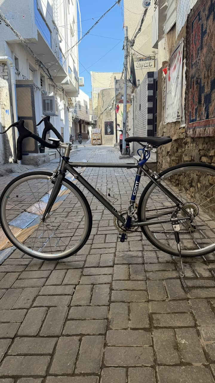 السلام عليكم جاينت موديل 2011 دراجة كلاسك وتحفه لبيع الامنيوم مكينة شيمانو كيرها يجي بل لشة حجم 28 فريم xs 
 العدل موجود سعرها 160 قفل وبي مجال بسيط 💙 مكاني بغداد  باب شيخ رقم واتساب ***********
