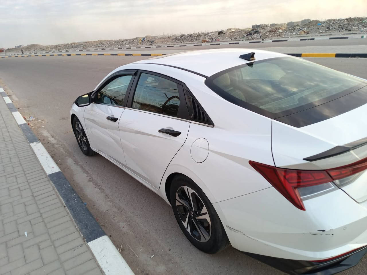 سلام عليكم الانترا موديل 2021 وارد امريكي رقم بغداد معوقين بعد سنه ونص صير حره بيه بنيد مبدل بدون اضرار  بيه طكه بلباب على وضعه شوف العين سياره لمتد فول موصفات عدى تبريد الخلفي لايت زنون عالي ناصي  مكاني البصره حيانيه السعر 150 وبيه مجال ***********
