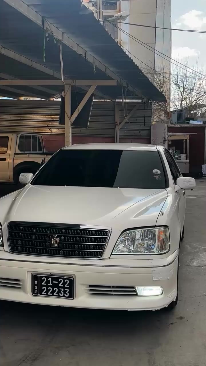 مەلیکە مووس d171
ناو رەساسی ٢ دوگمە 

گێرو مەکینە بە شەرت

تەقەو رەقە بە شەرت 

کامل مەسرەف کراوە

هەموو گیانی جایزە 

بەس شوێن موسەکانی بۆیاخە 

٤ تایەو ویلی تازەو لۆکی لە ژێرایە

***********
