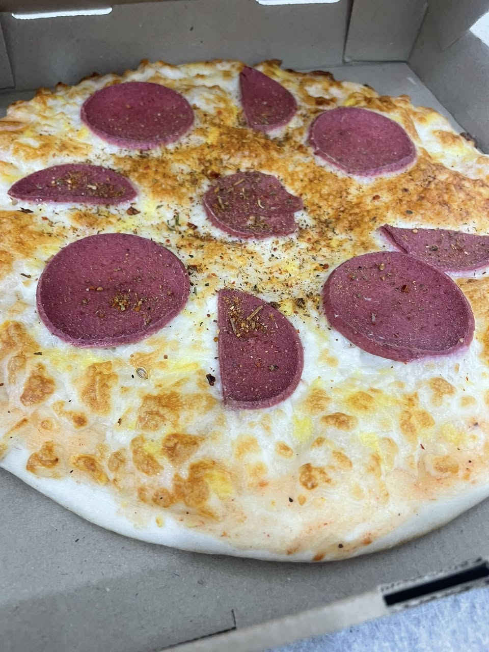 من رخصه المدير المحترم
السلام عليكم 
توفر لكم افران وماكولات نرجس خاتون انواع البيتزا والصمون الحجري والشعير  وسعر البيتزا 3000 الف حجم كبير ويتوفر (دجاج-خضار-ببروني-ماغريتا) ويتوفر لحم بعجين سعر القطعه 2000 دينار حجم وسط 
ولحم بعجين بالجبن 2500 
وجديدنا بيتزا مدخنه 
صمون ابيض والشعير ( 8 ) بالف
ويتوفر توصيل مجاني داخل سبع ابكار للصمون والبيتزا وخارج المنطقه الف دينار اوقات التفتيح للصمون من ساعة 5 فجراً الى 1 ليلاً 
وللبيتزا من 4 مساءً الى 12 ليلاً 
العنوان سبع ابكار الشارع الرئيسي مقابل ماركت التوت الاحمر مجاور ثانويه الانتصار 
للتواصل الاتصال على الرقم
***********
ملاحظه تم تعديل التوصيل وتوفر بشكل كامل داخل وخارج المنطقه ويكون التوصيل من ساعه (5 عصراً الى 12 ليلاً )
