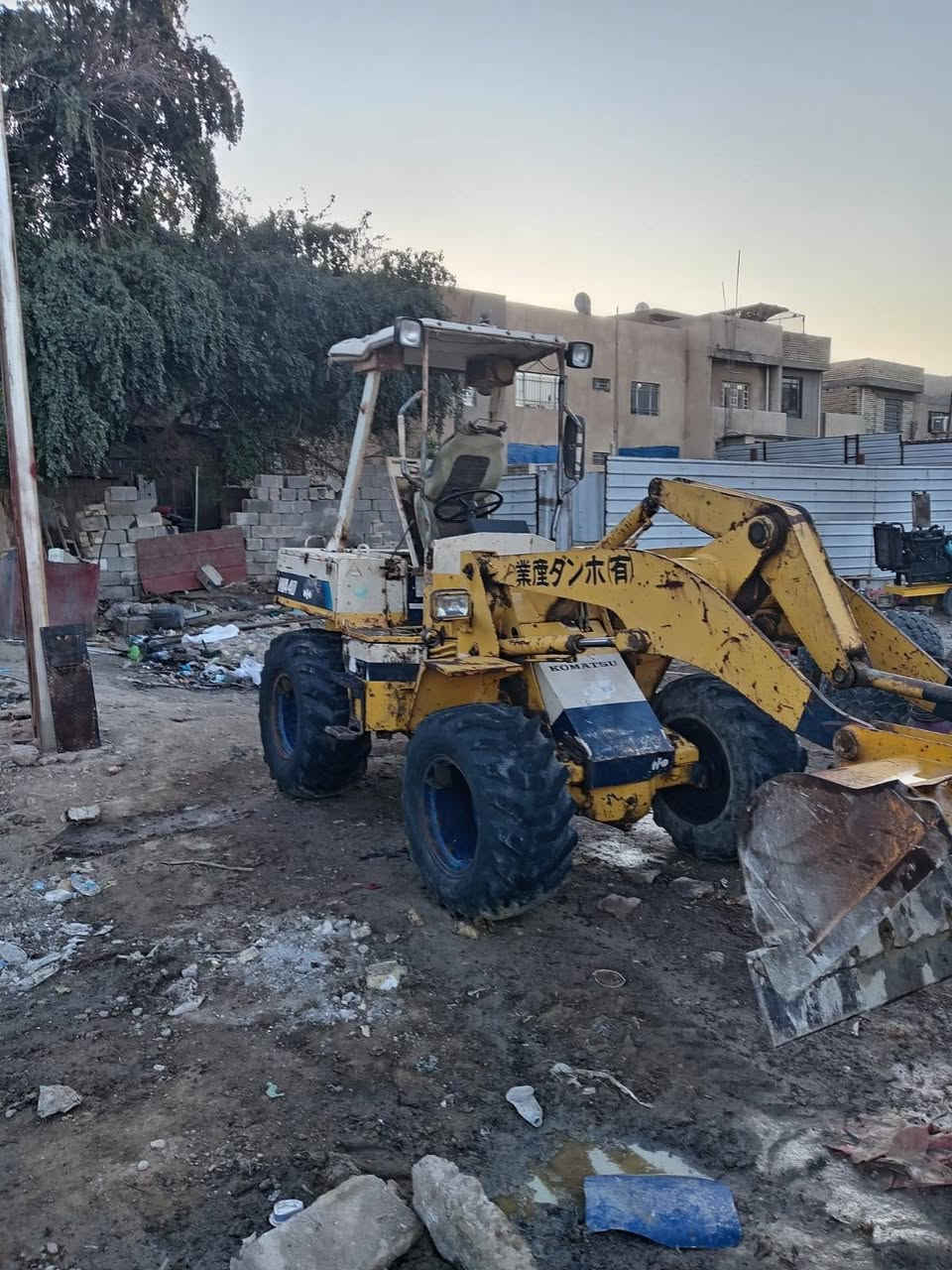 للبيع شفل كوماتسو حجم 40  ياباني 4 سلندرميكانيكي ثكيل وخفيف الشفل كامل اي نقص مابي من كلشي(بدون أرقام أدوات يعني حديده )السعر 65 ورقه وبي مجال العنوان بغداد البياع استفسار أكثر اتصل ***********
