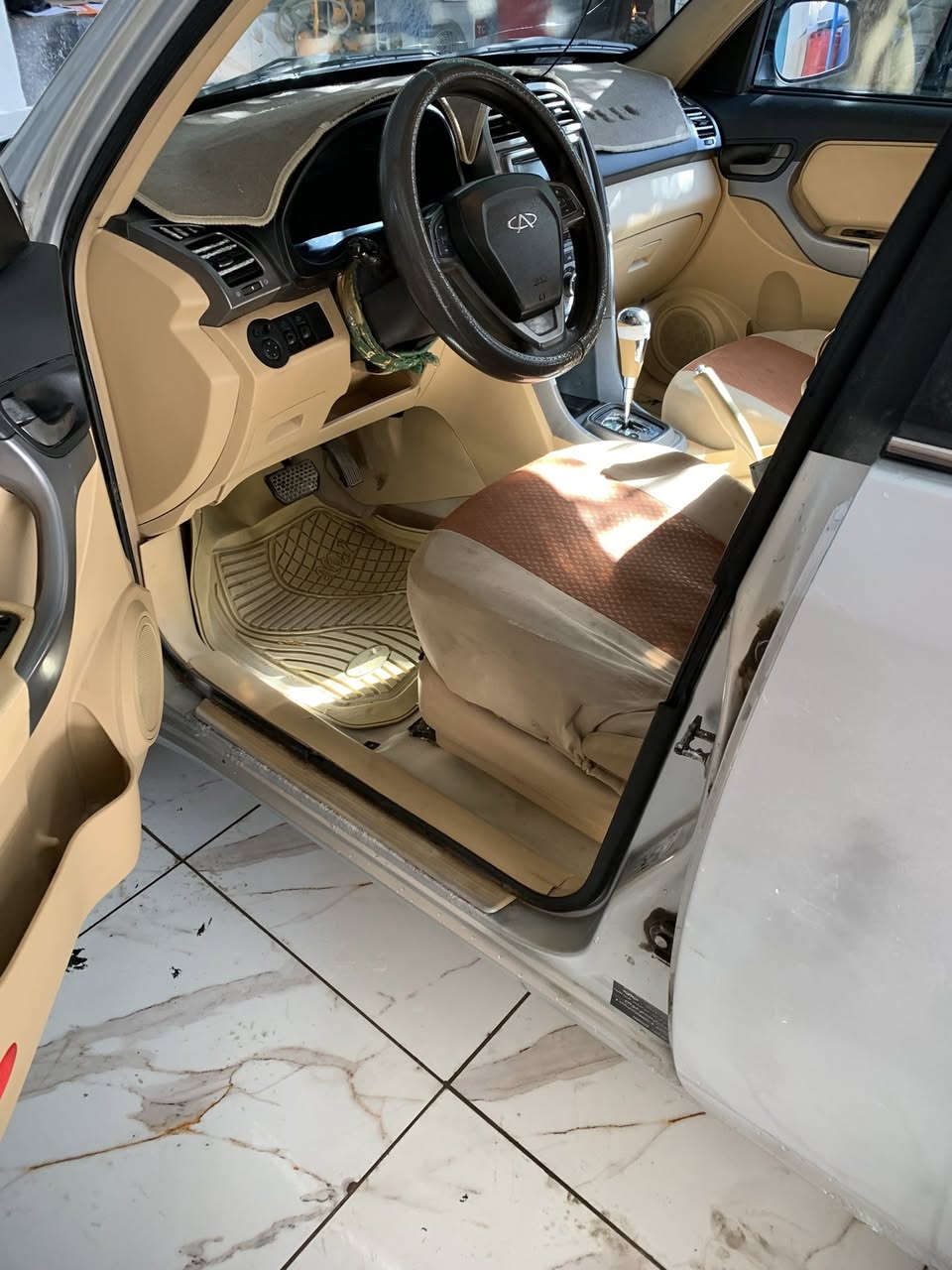 سياره تيكو 13
سياره نضيفه مال بيت ما متعوبه
حداده جديده توه مبدله
تايرات نضاف 
كير محرك خير من الله لا تنقيص ولا تبخير
كهربائيات كلها عل بلاد وشغاله من الطول للطول
سنتر لوك وبيها شاشه + داش كام هم 
سياره كامله وخير من الله 
نقصها فقط بيها خياسات ردلهن لكط ام الباقي كله فول
شغل وطلع وين ما اعجبك 
سياره ب اسمنه سنويته منتهيه ب 2023
غرامات ما عليها 
سعر 50 وبيها مجال للشراي 
مكاني قرنه /***********
