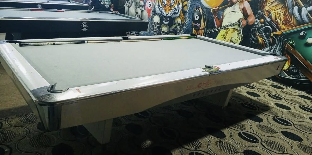 سلام عليكم  عندي ميز كين ماستر. تك شاسي.   نضاف100/95  نضيف كولش   سعره٧وراق. بي مجال  ***********
