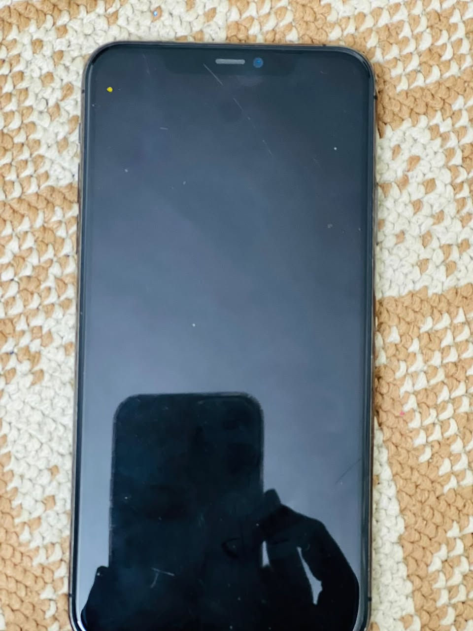 سلام عليكم جهاز 11برو ماكس  
مبدل بطاريه 
فيس إيدي واكف 
مايك مال تصال ضعيف يعني عوزه تبديل 
بي شويه كسر لي جوه  
ال ذاكره 256
ال جهاز أمريكي  نسخه A/LL
رايده 250الفً وبيً مجال قليل وتساب ***********
